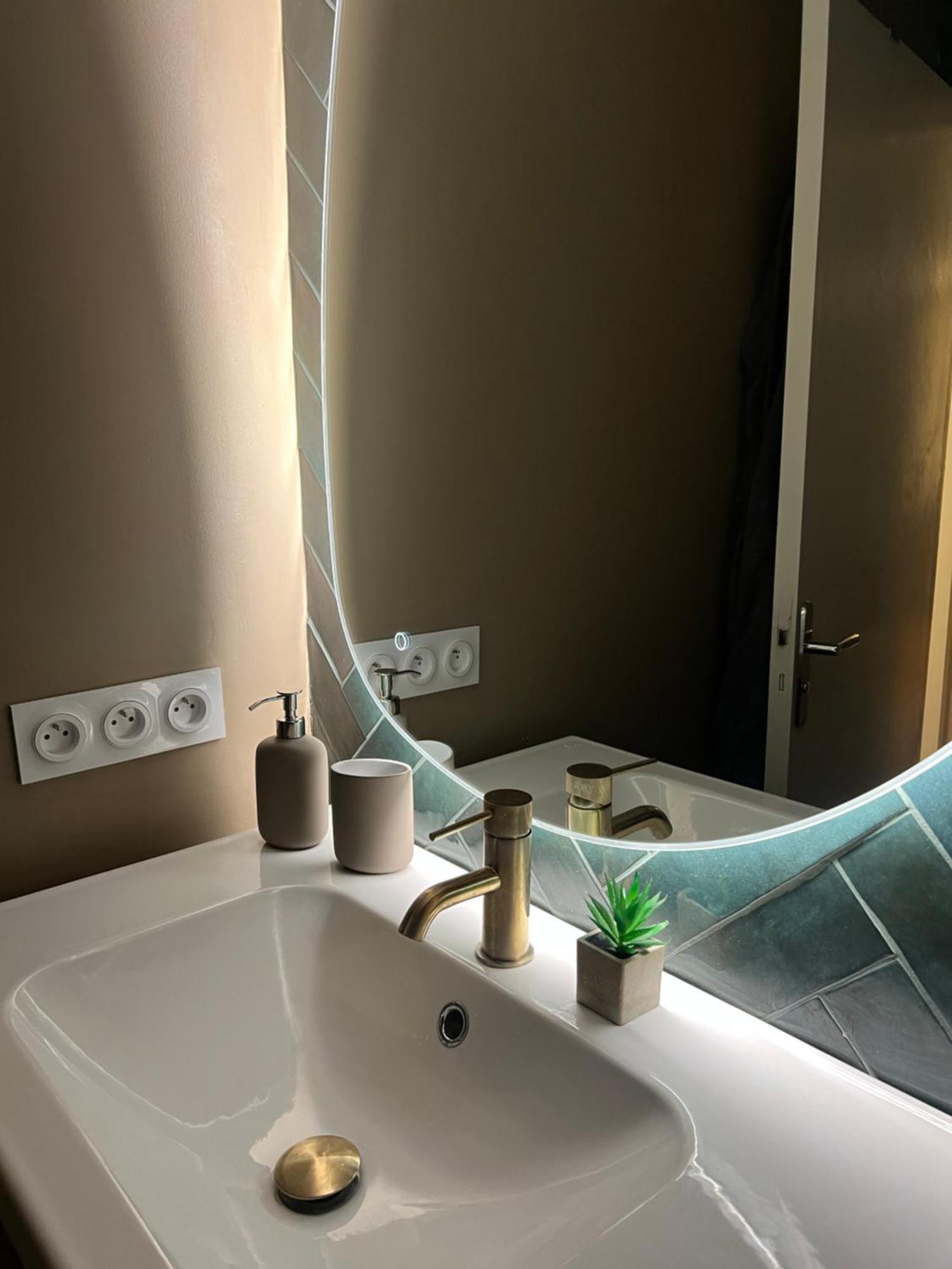 Olympie, Airport, Train And Tram Station Fully Equipped For 3 Peoples Appartement *