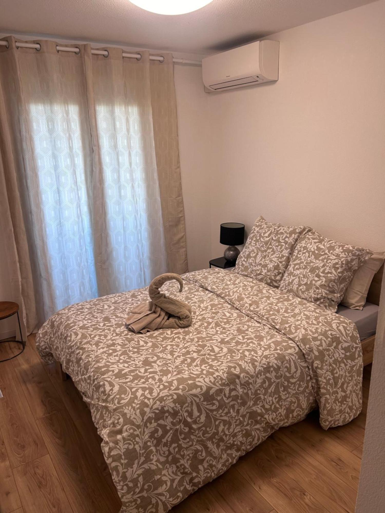 Olympie, Airport, Train And Tram Station Fully Equipped For 3 Peoples *