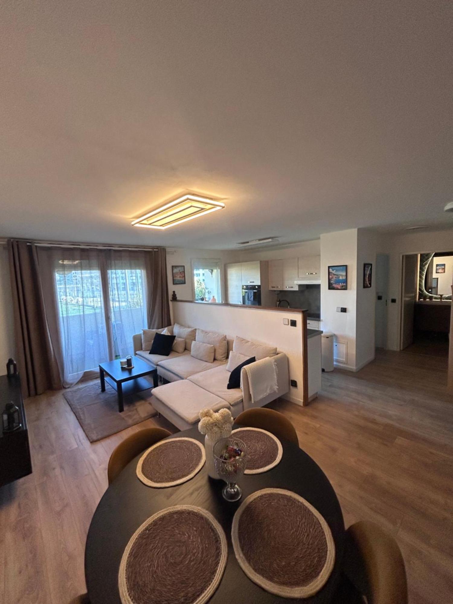 Apartment Olympie, Airport, Train And Tram Station Fully Equipped For 3 Peoples *